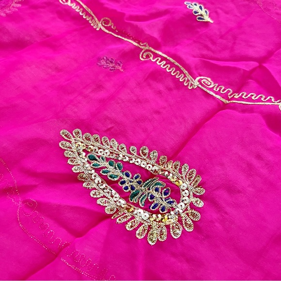 Vintage embroidered Indian scarf - Picture 4 of 5